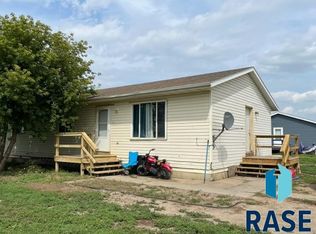 39402 299th St #39402, Wagner, SD 57380