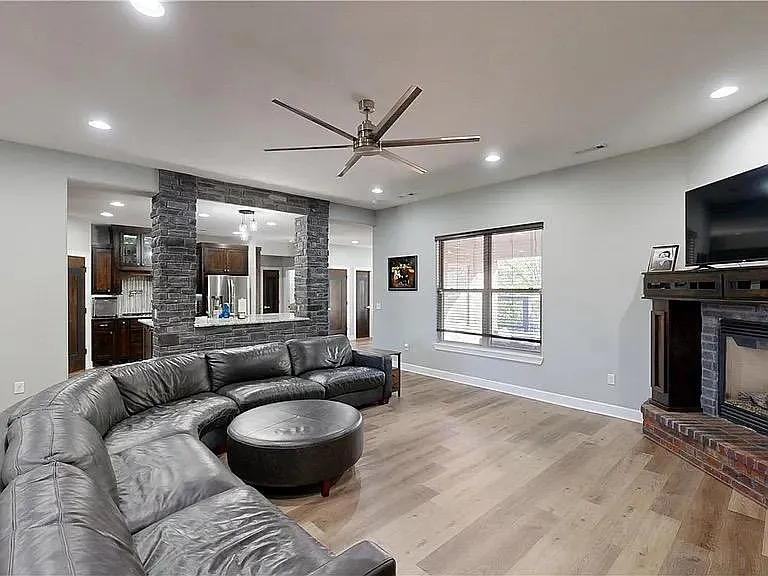 508 Candlelight Cir — Photo 18