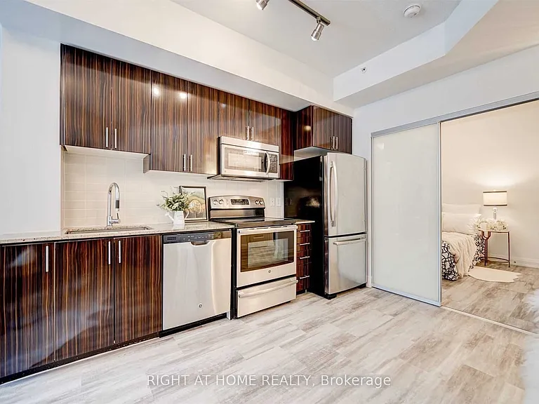 7171 Yonge St #511 — Photo 6