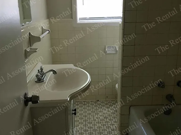 208 Tennessee St — Photo 3