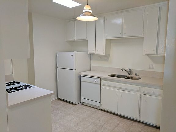 5th image of 1419 S Bentley Ave APT 202