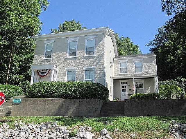 1st image of 18 E Jennings St