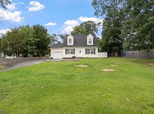 954 E Walnut Rd, Vineland, NJ 08360