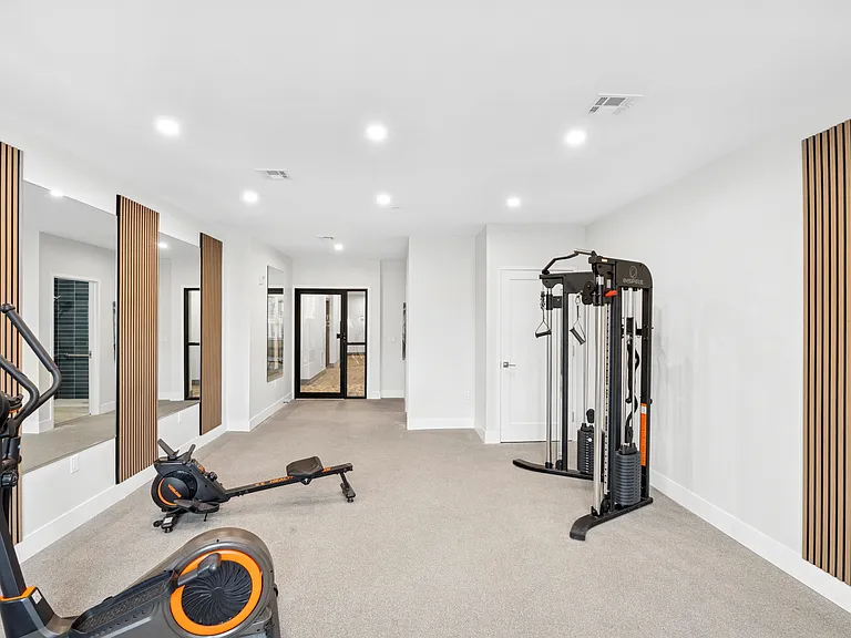 6810 Polk St — Photo 34