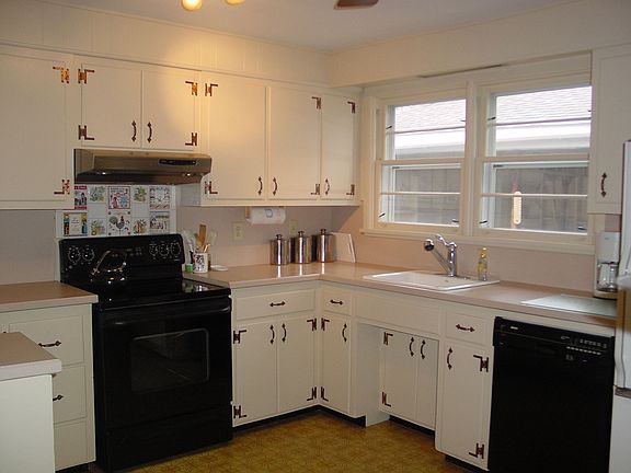 2nd image of 803 Seville Ave