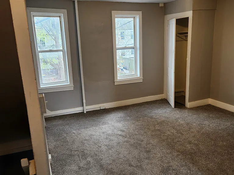 320 Wallace St — Photo 32