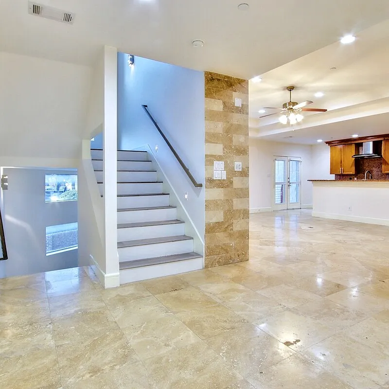 3 bed, 4.0 bath, 2308 sqft, $2,495 — Photo 2