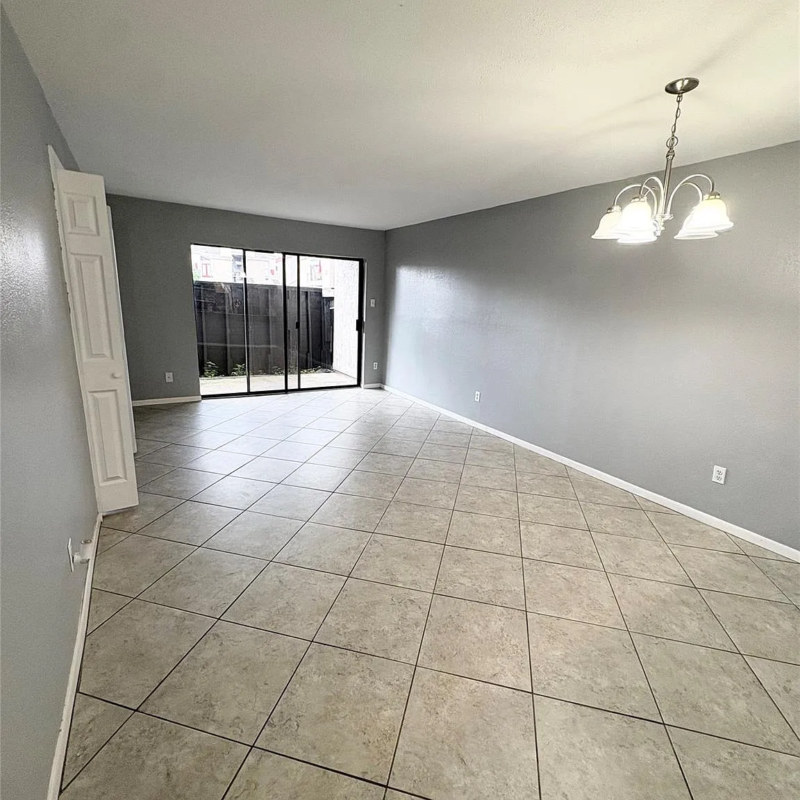 1 bed, 1.0 bath, 742 sqft, $1,000 — Photo 3