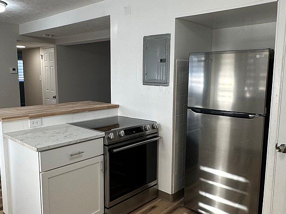 3rd image of 1555 Mayfair Blvd APT 1
