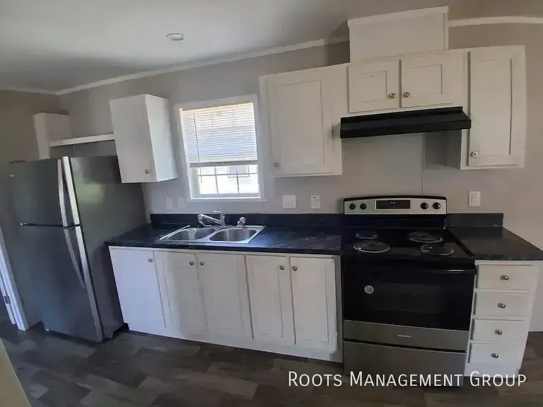 E9 Meadows Ct #E9 — Photo 11