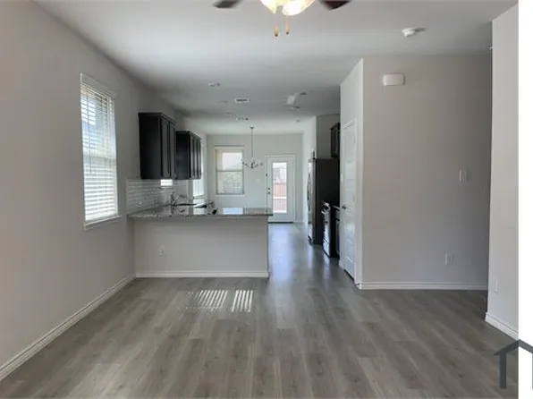 2304 Pyrite Dr, Aubrey, TX 76227