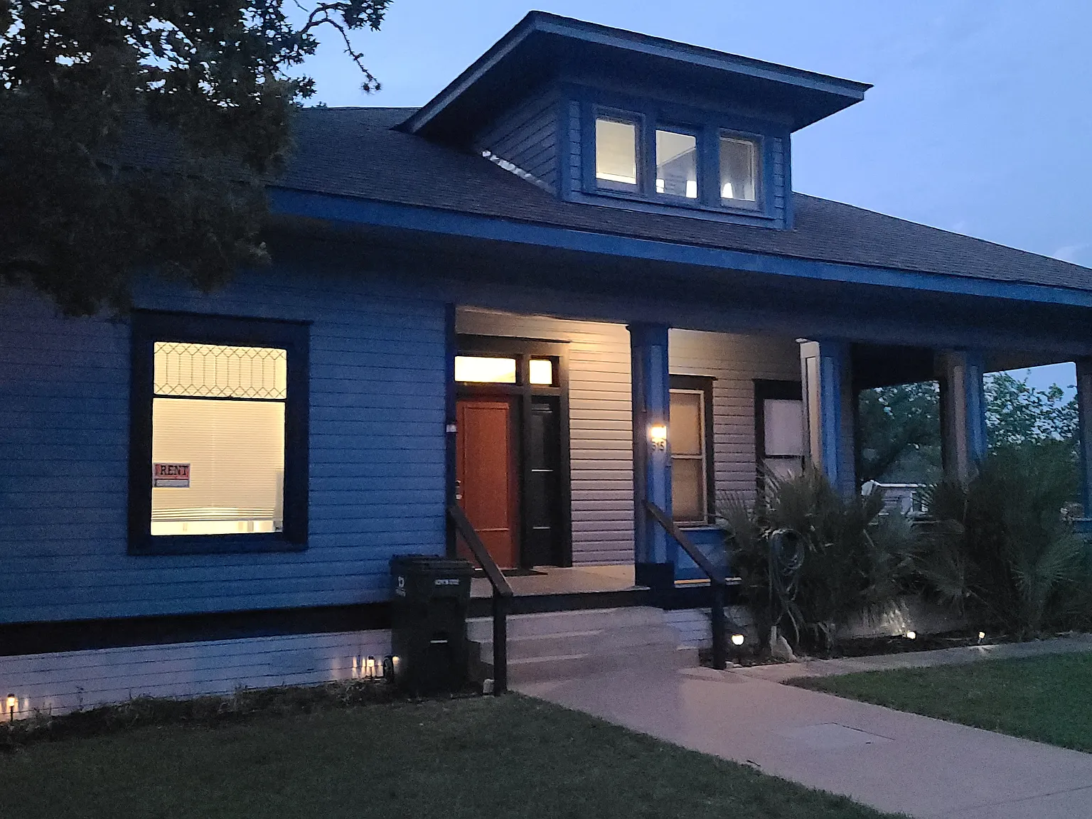 615 E Washington St — Photo 2