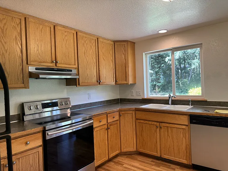 2592 NW Sherman Hill Rd — Photo 2