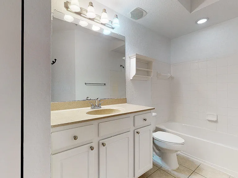 10075 Gate Pkwy N #505 — Photo 3