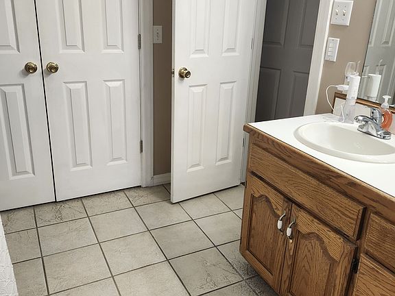 4th image of 545 Walleye Dr
