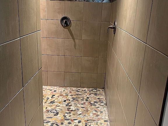 4th image of 2566 Molly Ln