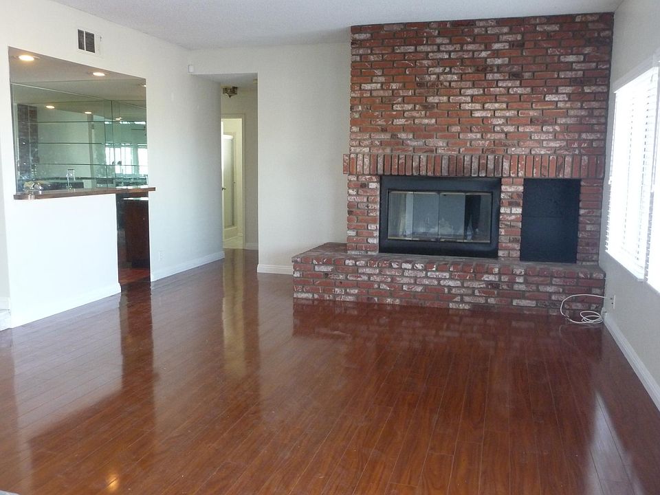 Spacious family room with mirrored wet bar and fire place floor to ceiling