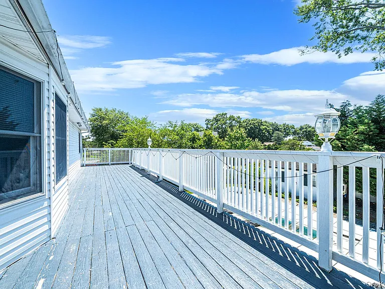 309 Sunrise Dr — Photo 3