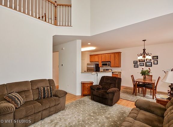 5th image of 376 Vaughn Cir