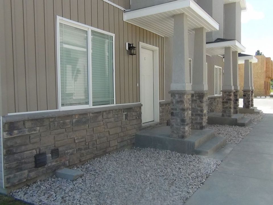 1st image of 680 S Saturn Ave Unit A