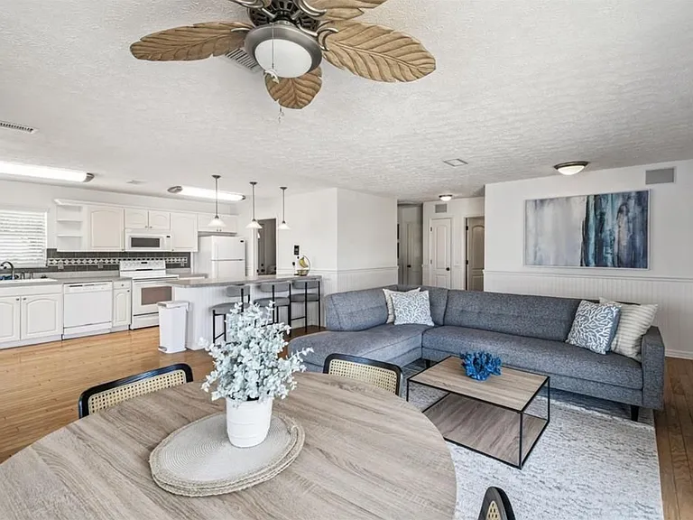 9914 Alavista Dr — Photo 5