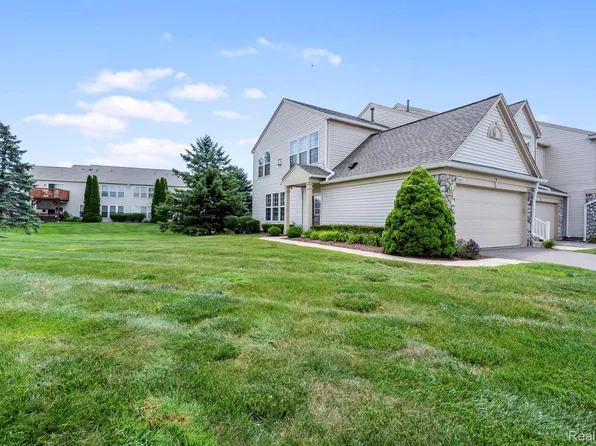 26657 Kirkway Dr, Woodhaven, MI 48183