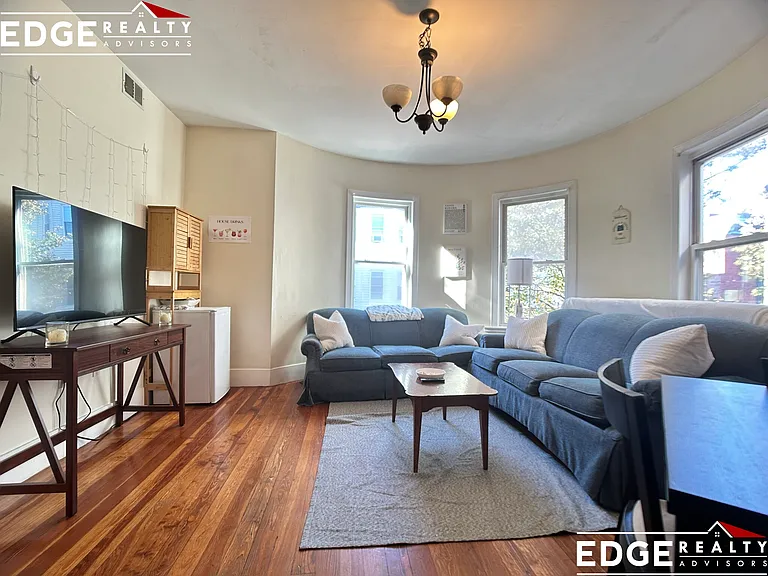 8 Carmel St #2 — Photo 6