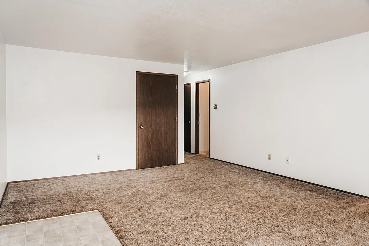 Enter into living room - 2007 Marion St SE #4