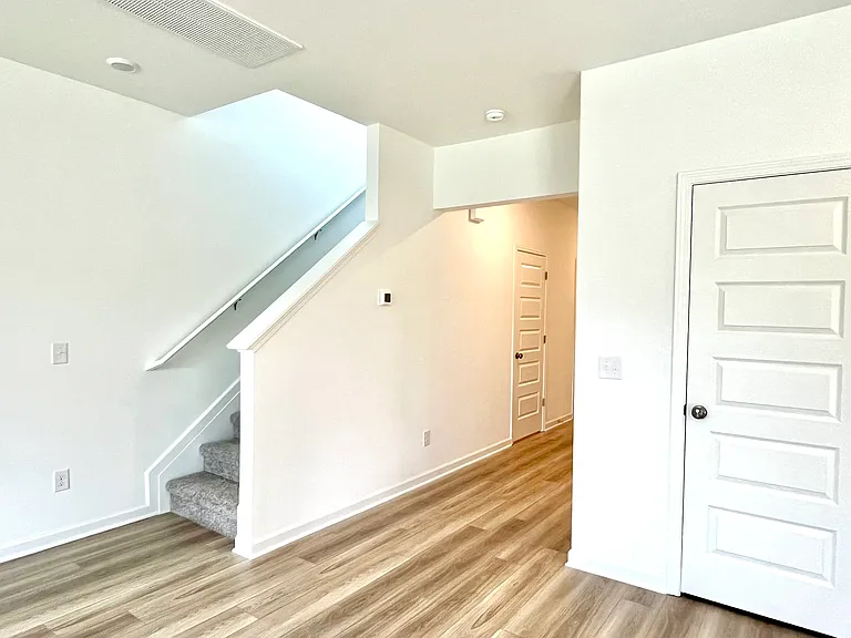 889 Parkside Blvd — Photo 7