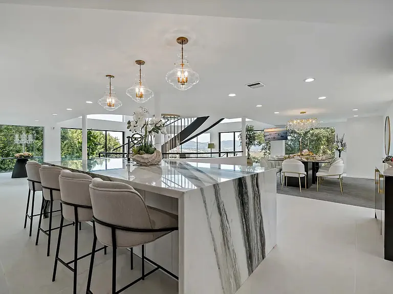 15105 Mulholland Dr — Photo 6