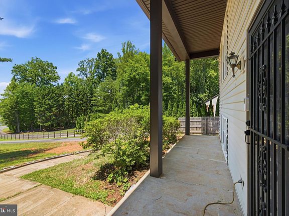 3rd image of 2080 Mountain View Rd