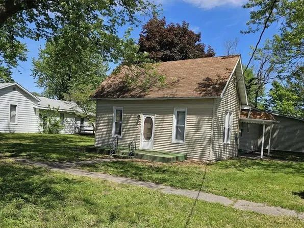300 W Prairie St, Camp Point, IL 62320