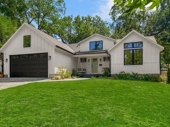 2905 W 73rd St, Prairie Village, KS 66208