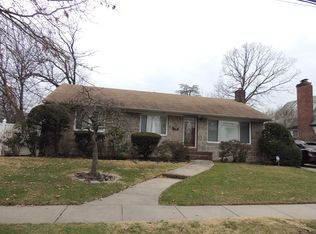 16 Hudson Ave, Valley Stream, NY 11580