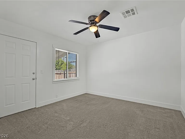 1050 Hassett Ave — Photo 23