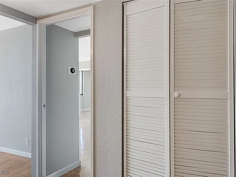 3930 University Center Dr #806 — Photo 17