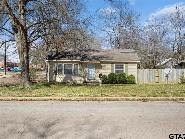 301 E Bradford St, Troup, TX 75789