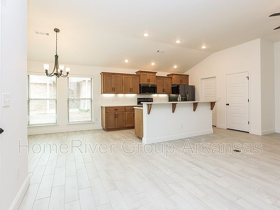5th image of 6104 NW Grant St