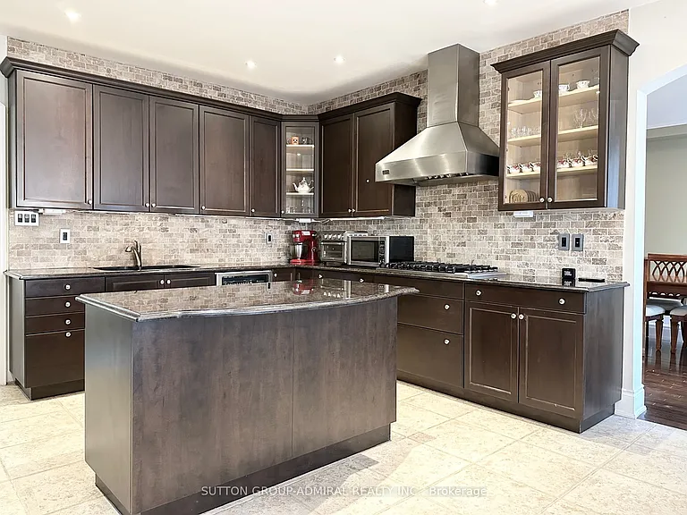 15 Roderick Ct — Photo 7