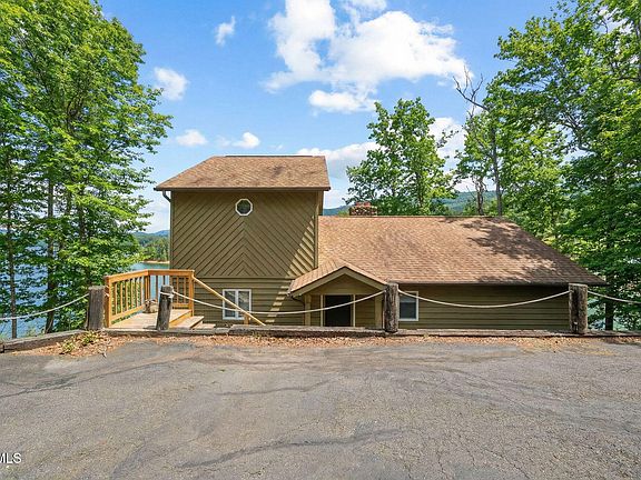 3rd image of 310 Cove Ridge Ln