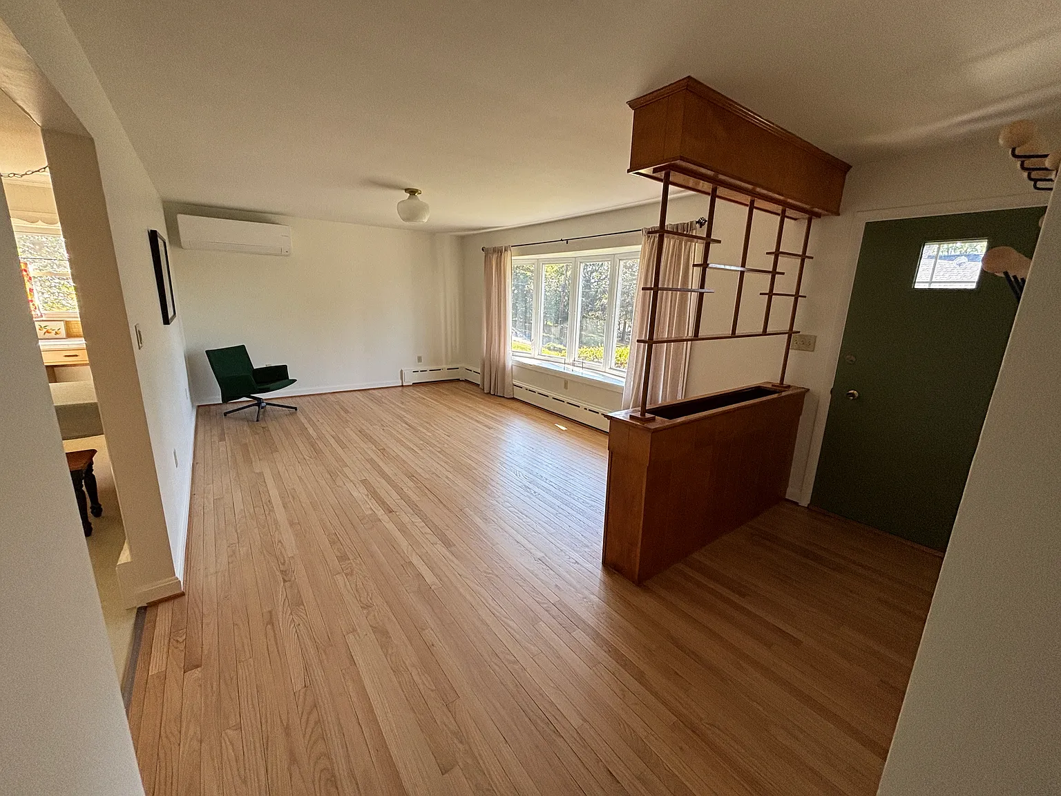 3 bed, 1.5 bath, 1200 sqft, $2,150 — Photo 3