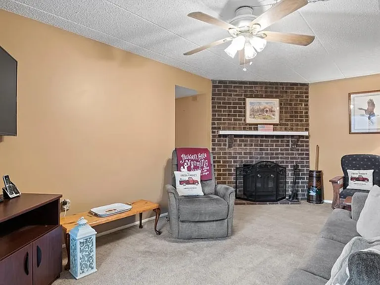 1708 Valley Dr #B2 — Photo 3