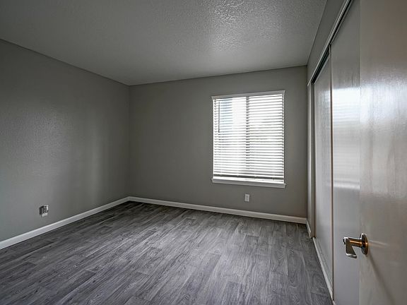 5th image of 10800 Comanche Rd NE APT 220