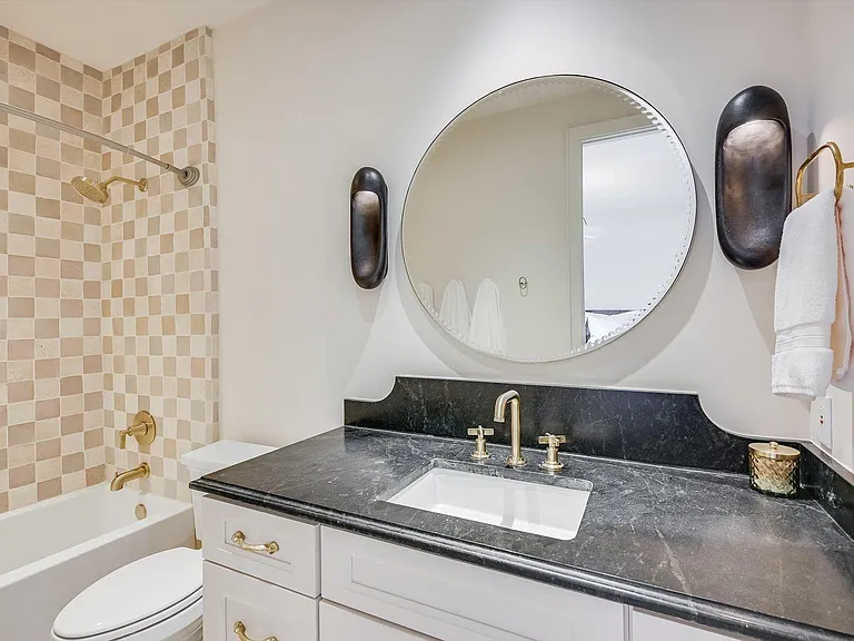 802 S 1st St #207 — Photo 5