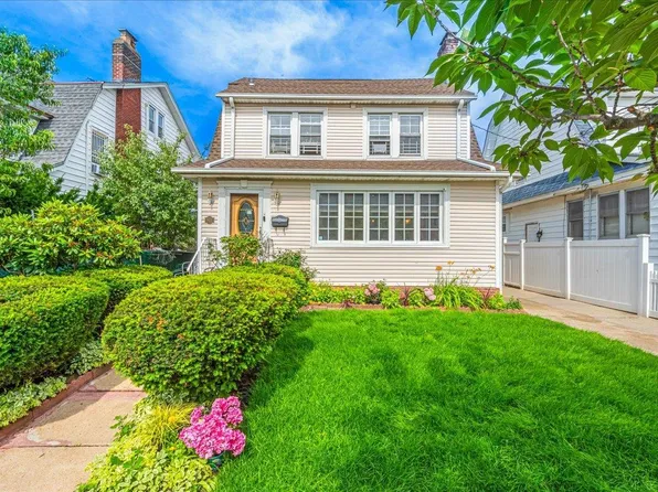 8421 169th Street, Jamaica Hills, NY 11432