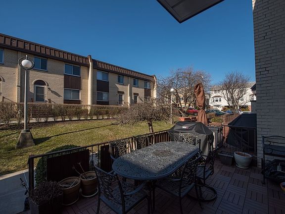 2nd image of 17-19 215th St #Townhouse