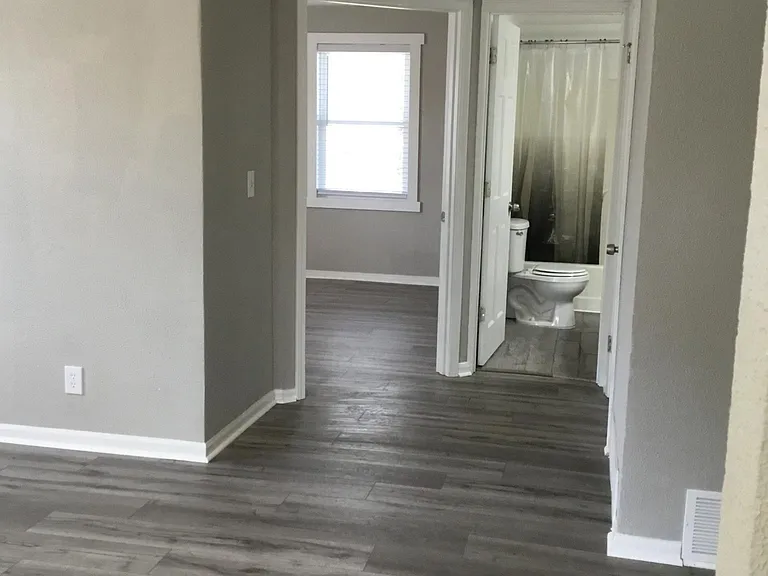 111 W Morse Ave — Photo 7