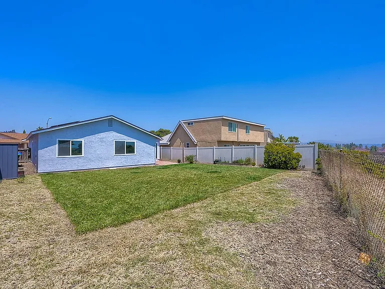 2436 Luther St — Photo 23