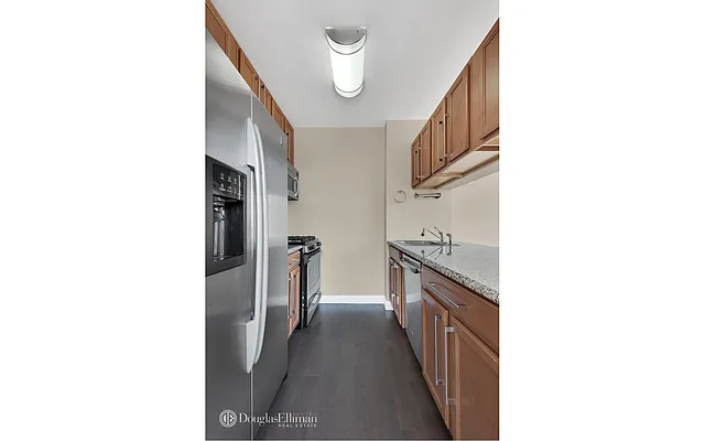 Rented by Douglas Elliman | media 23