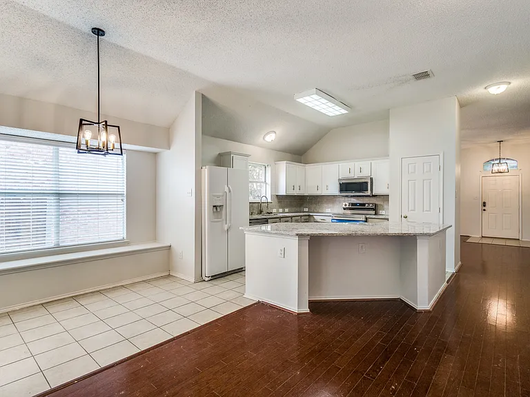 7046 Saint Augustine Dr — Photo 25